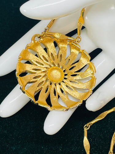 Monet Gold Flower Pendant